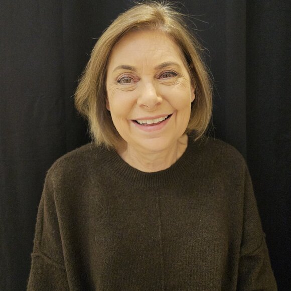 Meet your Posher, Leslie - Picture 1 of 7